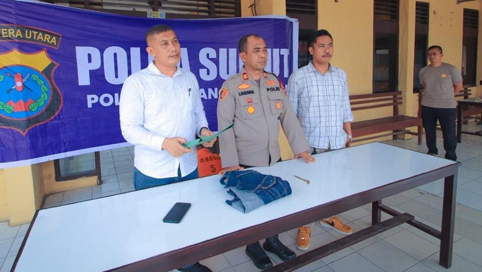 Kapolsek Perbaungan, AKP S Gurusinga saat merilis kasus penyerangan warga. (Dok. Polres Sergai)