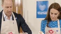 Dalam rangka ulang tahun ke-75 National Health Service (NHS), Kate dan William ikut dalam rangkaian acara bikin cupcake. Mereka terlihat menikmati momen ini. Foto: Instagram theroyalfamily/princeandprincessofwales