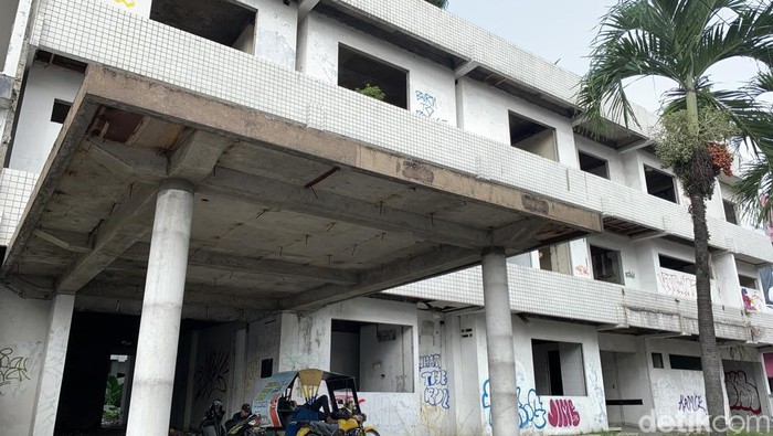 Kondisi gedung eks RS Permata Bunda di Jalan Sisingamangaraja No 7 Medan. (Kartika Sari/detikSumut)