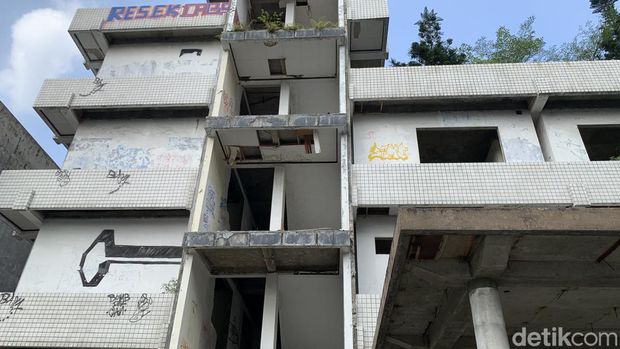Kondisi gedung eks RS Permata Bunda Medan. (Kartika Sari/detikSumut)