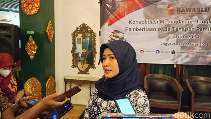 Koordinator Divisi Pencegahan, Partisipasi Masyarakat, dan Humas Bawaslu Daerah Istimewa Yogyakarta (DIY) Umi Illiyina, Sabtu (23/32024).