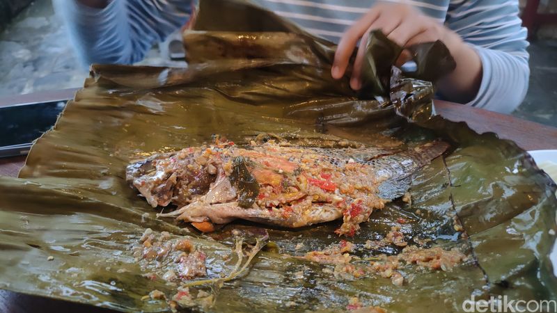 Wujud Pepes Nila Kali Progo di Rumah Makan Waroeng Limas Progo, Dusun Klangon, Kalurahan Banjaroya, Kapanewon Kalibawang, Kulon Progo, Jumat (22/3/2024).