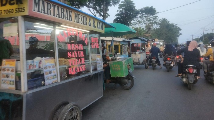 Lokasi war takjil teramai di Kisaran (perdana ramadan/detikSumut)