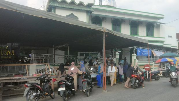 Lokasi war takjil teramai di Kisaran (perdana ramadan/detikSumut)