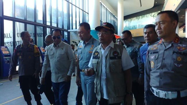 Menko PMK, Menhub, hingga Kakorlantas tinjau Pelabuhan Merak