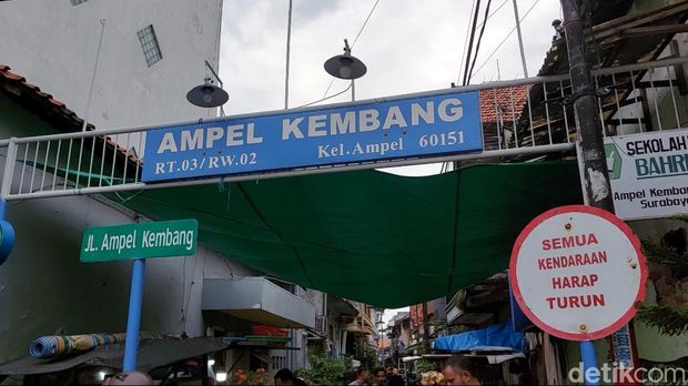 Momen berburu takjil di Kawasan Ampel Surabaya