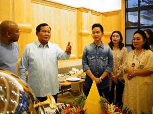 Potret Prabowo-Titiek Rayakan Ultah Didit, Gibran-Selvi Hadir