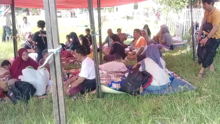 Muncul semburan air panas di Bawean usai diguncang gempa Tuban
