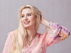 Istri Robby Shine Syukuran 4 Bulan Kehamilan Anak Ketiga
