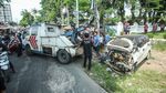 Penampakan 2 Mobil Ringsek Tersambar Kereta di Bekasi