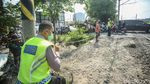 Penampakan 2 Mobil Ringsek Tersambar Kereta di Bekasi
