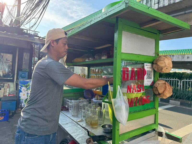Penjual Es Kelapa dan Pisang Lumer