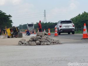 Hadapi Arus Mudik, Pengelola Tol Cipali Perbaiki Jalan Rusak