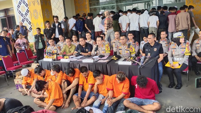 Polrestabes Palembang merilis puluhan remaja yang hendak tawuran.
