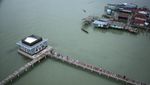 Potret Masjid Suku Bajo di Tengah Laut Buton
