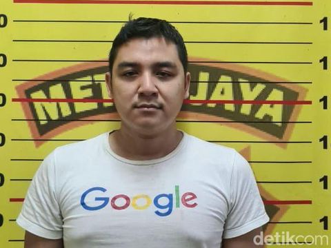 Pria berinisial HRR (33) ditangkap polisi usai aksi 'koboi' di Mampang Prapatan, Jakarta Selatan.