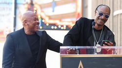 Produser Hip-Hop Dr. Dre Dapat Penghargaan Hollywood Walk of Fame Produser Hip-Hop Dr. Dre Dapat Penghargaan Hollywood Walk of Fame