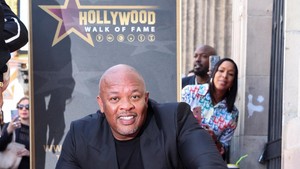 Saya senang bahwa kehormatan ini unik di Los Angeles dan membawa penggemar dari seluruh dunia ke kampung halaman saya untuk terhubung dengan artis favorit mereka. Jadi ya, saya akan berada di sini selamanya.”