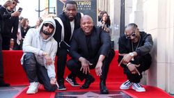 Produser Hip-Hop Dr. Dre Dapat Penghargaan Hollywood Walk of Fame Produser Hip-Hop Dr. Dre Dapat Penghargaan Hollywood Walk of Fame