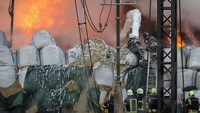 Rusia menembakkan 88 rudal dan 63 drone Shahed, yang masing-masing hanya 37 dan 55 yang ditembak jatuh, kata angkatan udara Ukraina tentang serangan yang terkonsentrasi di wilayah Kharkiv, Dnipropetrovsk dan Zaporizhzhia. REUTERS/Sofiia Gatilova