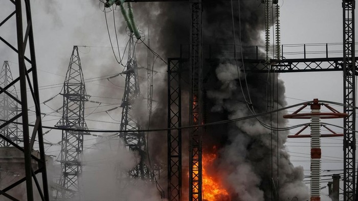 Serangan Tengah Malam Rusia Sasar Infrastruktur Energi Ukraina