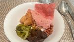 Sedap! Bubur Ase khas Betawi hingga Gohyong Viral di Resto Hotel Ini