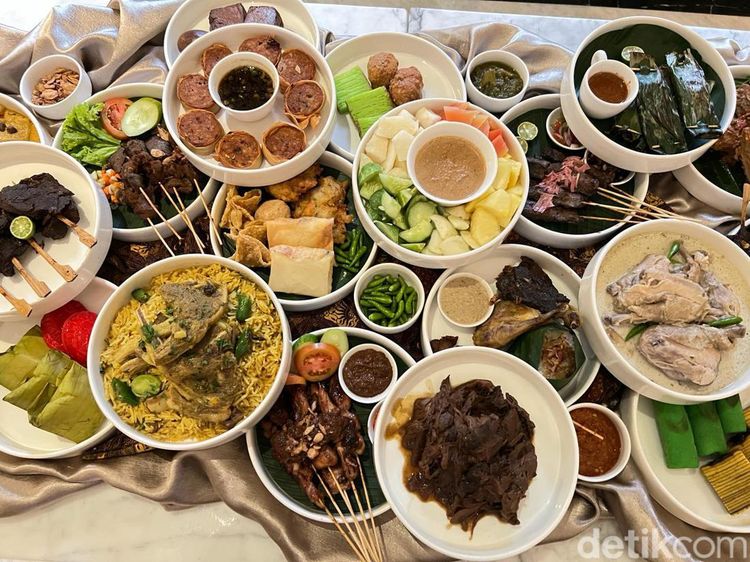 Sedap! Bubur Ase khas Betawi hingga Gohyong Viral di Resto Hotel Ini