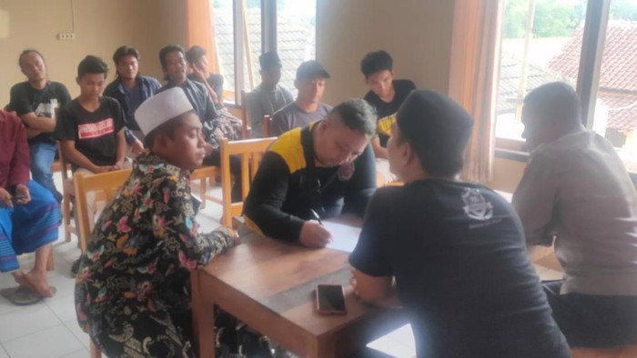 Polsek Margoyoso memediasi antara kelompok perguruan silat di Pati yang sempat saling kejar, Sabtu (23/3/2024).
