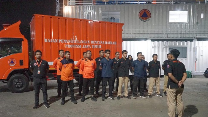 Tim Respon Cepat (TRC) BPBD Jatim diberangkatkan menuju Pulau Bawean membantu menangani dampak gempa Tuban
