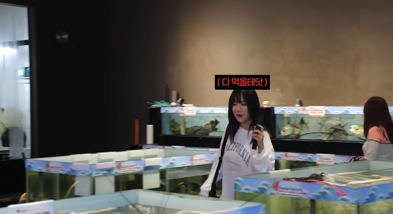 Gokil! Tzu Yang Mukbang 10 Kg Seafood Lobster hingga Udang di PIK