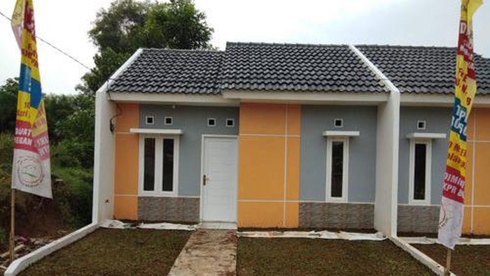Tampilan depan rumah di Villa Subang Asri