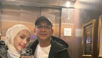Pasha Ungu dan istrinya, Adelia Wilhelmina, dikabarkan tengah menikmati masa liburannya ke Eropa. Keduanya memikih Paris sebagai salah satu kota yang dikunjungi dalam agenda liburannya. Foto: Instagram/adeliapasha