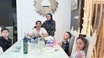 Adelia Pasha Doyan Makan di Restoran Mewah hingga Pecel Lele Kaki Lima