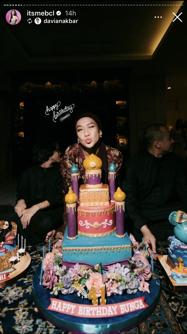 Penyanyi sekaligus aktris cantik Bunga Citra Lestari baru saja berulang tahun yang ke 41 pada 22 Maret 2024. Perayaan ulang tahunnya itu digelar secara sederhana di rumahnya. Foto: Instagram/@itsmebcl