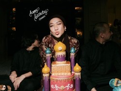 7 Foto Ultah BCL ke-41, Digelar Sederhana di Rumah Bareng Keluarga & Sahabat