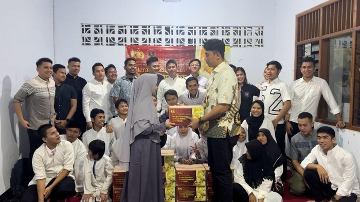 Paguyuban Akpol 2021 menggelar acara buka puasa bersama dengan kaum duafa di Panti Asuhan Yatim Piatu serentak di seluruh Indonesia. Begini momennya.