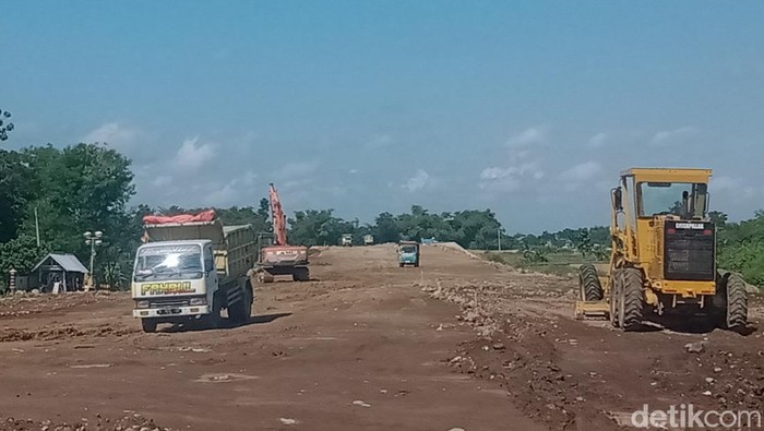 Exit tol Jogja-Solo di Kecamatan Ngawen terus dikerjakan.