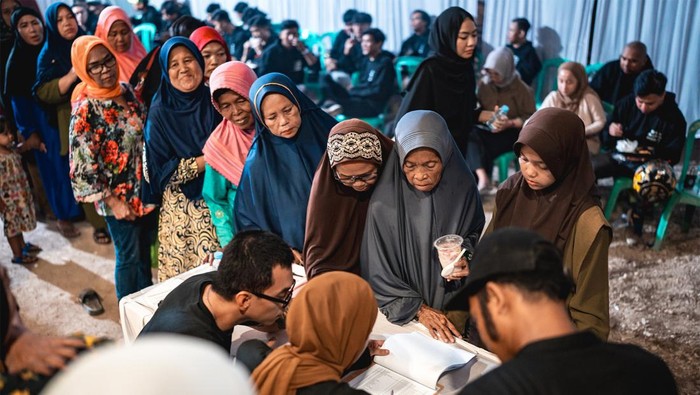 Indahnya berbagi Kebaikan dengan yang Membutuhkan Bank Jago melalui Unit Usaha Syariah (Jago Syariah) menggelar perjalanan berbagi kebaikan kepada warga masyarakat yang membutuhkan.