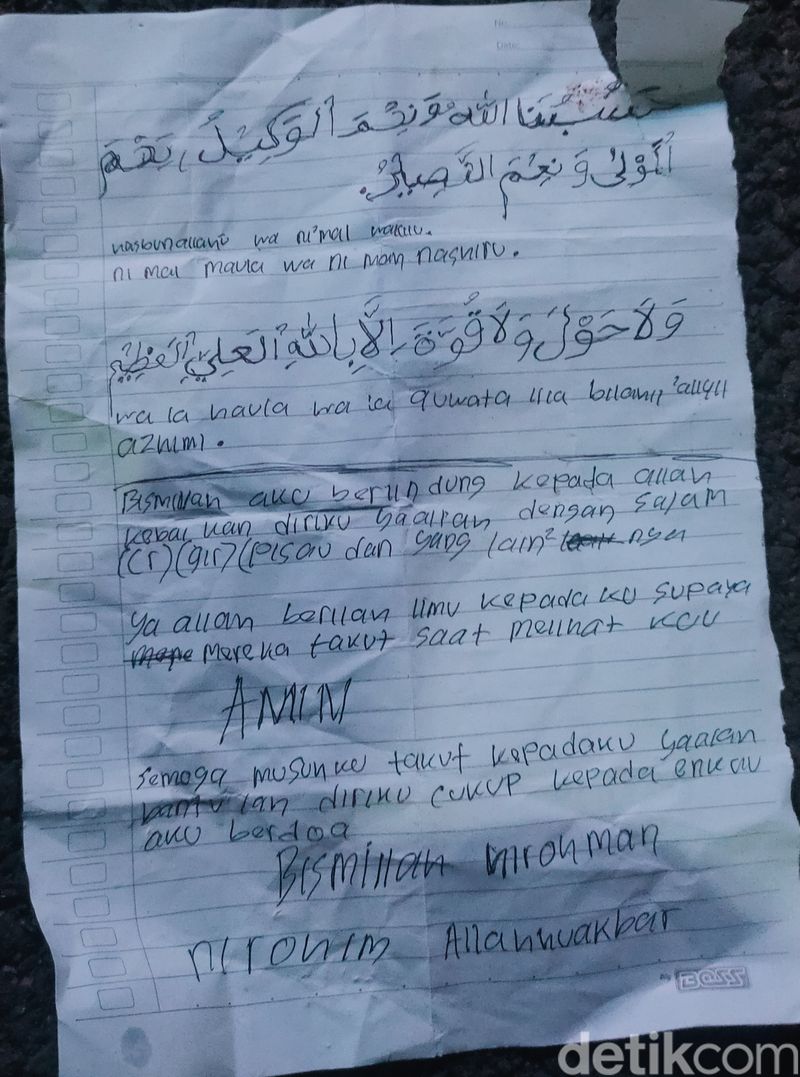 Jimat yang dibawa saat akan perang sarung.