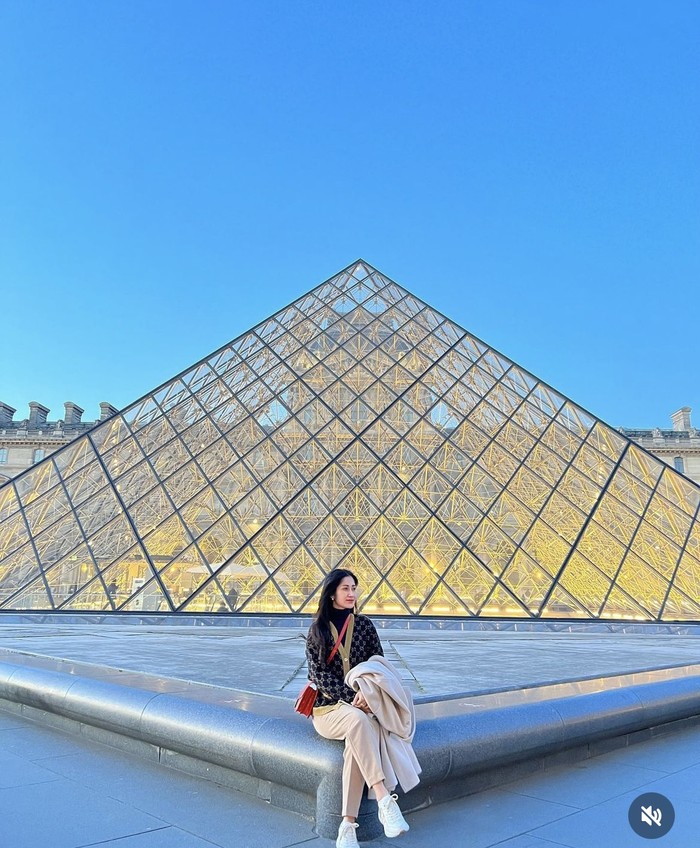 Keseruan Icha Annisa Saat Kulineran di Paris sampai  Amsterdam