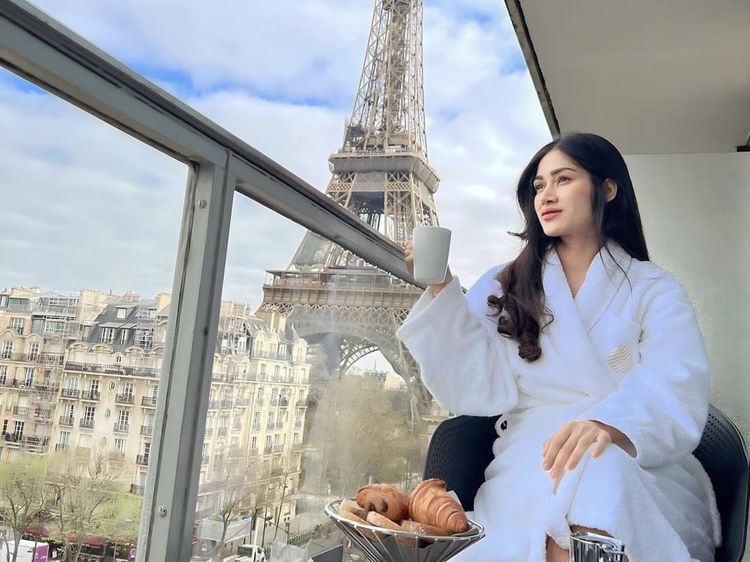 Keseruan Icha Annisa Saat Kulineran di Paris sampai  Amsterdam