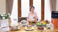 Di momen ulang tahunnya tahun lalu, wanita ini mendapat banyak sekali makanan. Terutama kue ulang tahun sampai tumpeng nasi kuning. Foto: Instagram @ichaannisafaradila