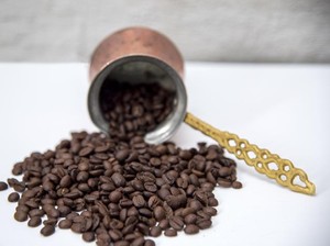 Unik! Kopi Turki Diseduh dalam Wadah Khusus dan Dicampur Rempah