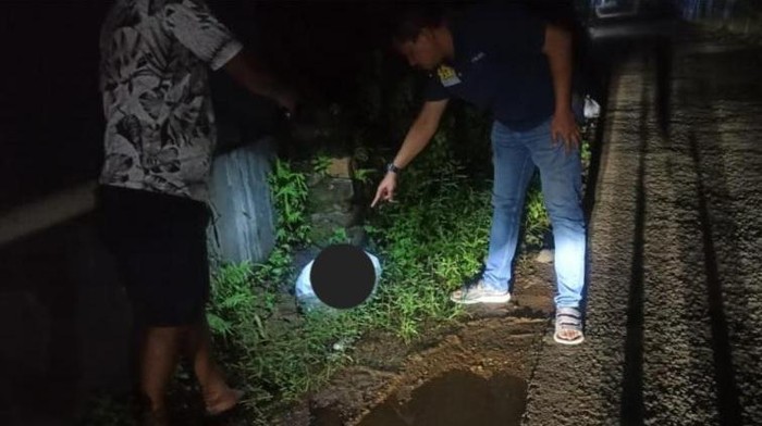 Mayat bayi dalam kantung plastik ditemukan di pinggir jalan desa di Limus Nunggal, Cileungsi, Kabupaten Bogor. Saat ditemukan, bayi dibungkus plastik putih bersama kain, dan sejumlah benda lainnya.