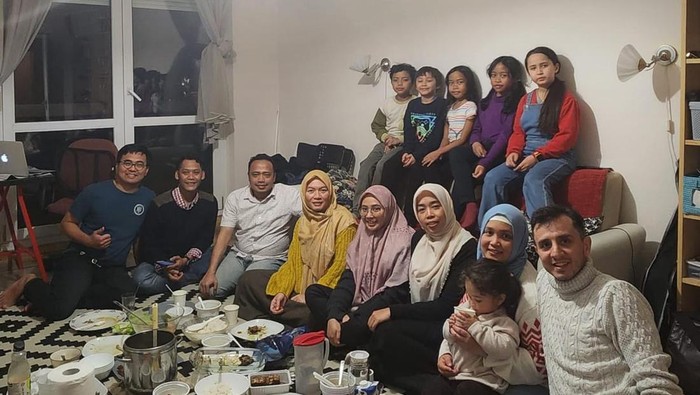 Momen mahasiswa di Hungaria berkumpul