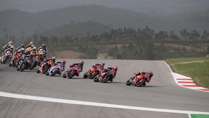 LAGOA, ALGARVE, PORTUGAL - MARCH 23: Francesco Bagnaia of Italy and Ducati Lenovo Team leads the field during the MotoGP Of Portugal - Sprint at Autodromo do Algarve on March 23, 2024 in Lagoa, Algarve, Portugal. (Photo by Mirco Lazzari gp/Getty Images)
