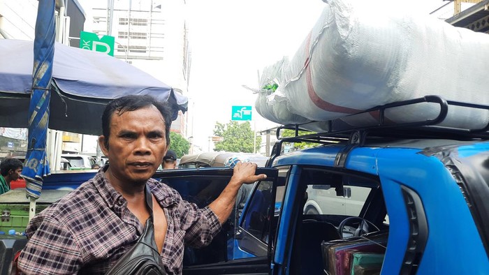 Pasar Tanah Abang yang banting setir jadi pengantar barang