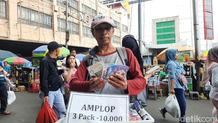 Pedagang amplop THR di Tanah Abang. (Annisa/detikcom)
