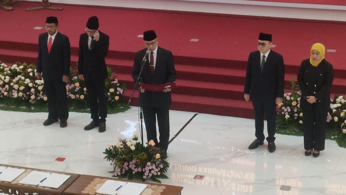 Pelantkan anggota KPU Provinsi Kab/Kota