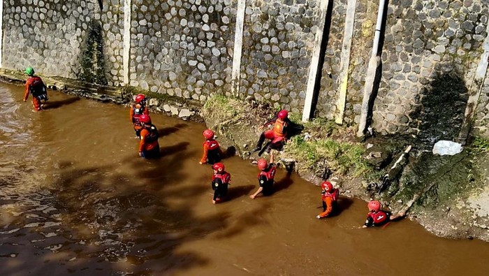 Pencarian bocah 4,5 tahun yang hilang di aliran Sungai Brantas